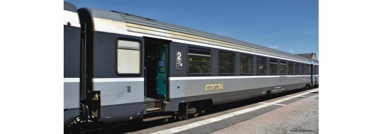 VOITURE VOYAGEURS CORAIL A COULOIR CENTRAL 2°CL SNCF