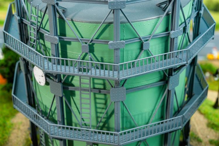 GAZOMETRE AVEC TUYAUTERIE