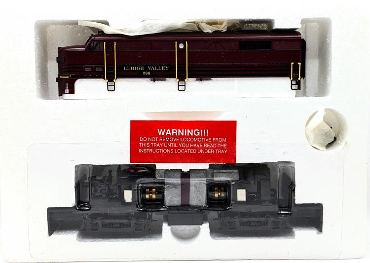 LOCOMOTIVE DIESEL LEHIGH VALLEY FA2 586 + FA2 588 - 2 MOTORISEE + DUMMY FB2 583 - BOITE DEFRAICHIES