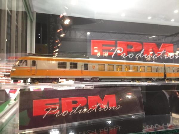 COFFRET TURBOTRAIN RTG 5 ELEMENTS RAME N°4 DEPOT DE VENISSIEUX SNCF - AC 3 rails