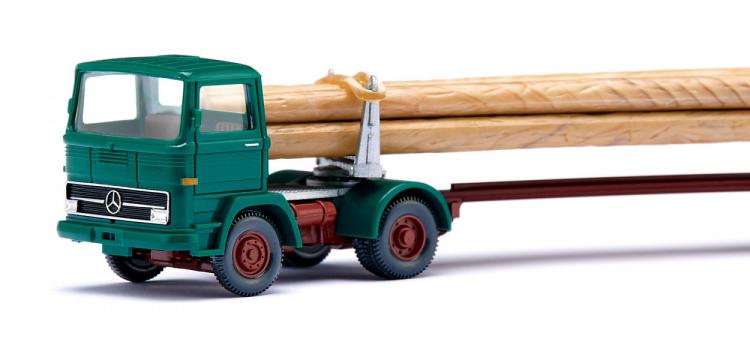 TRACTEUR MERCEDES BENZ MB LPS 1317 VERT/BORDEAU AVEC REMORQUE A 1 ESSIEUX CHARGE DE TRONC DE BOIS 1965-76