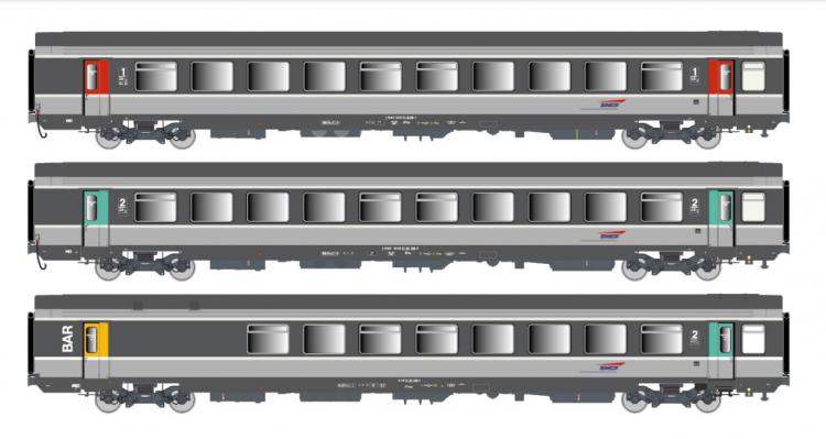 SET DE 3 VOITURES VOYAGEURS VTU A10RTU + B11TU + B5RTUX , LIVRÉE CORAIL +, LOGO CASQUETTE SNCF - (A RESERVER)
