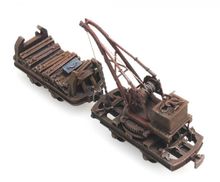2 LORRIES CHARGEES ACCESSOIRES DE REPARATION ET GRUE - NON MOTORISEE