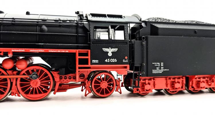 LOCOMOTIVE VAPEUR BR 45 026 DR