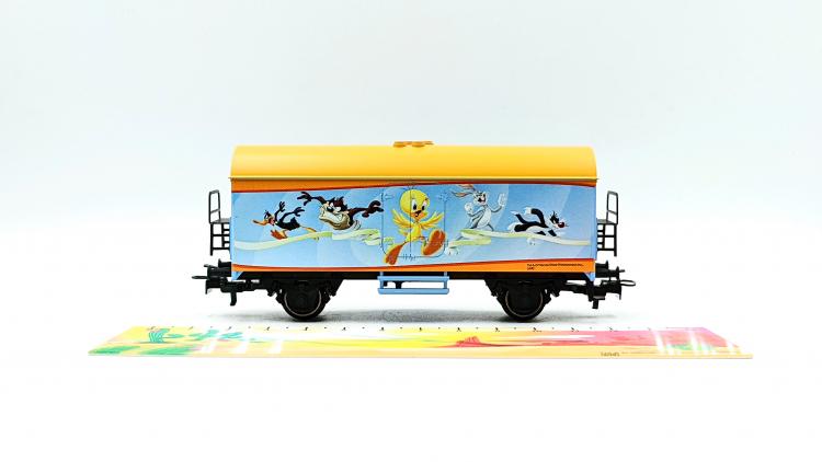 WAGON COUVERT LOONEY TUNES