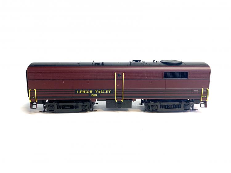 LOCOMOTIVE DIESEL FA-2 588 + REMORQUE DIESEL LEHIGH VALLEY