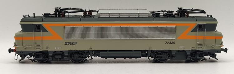 LOCOMOTIVE ELECTRIQUE BB22344 GRIS BÉTON/ORANGE, PLAQUES, SIGLE NOUILLE DÉPÔT: MARSEILLE