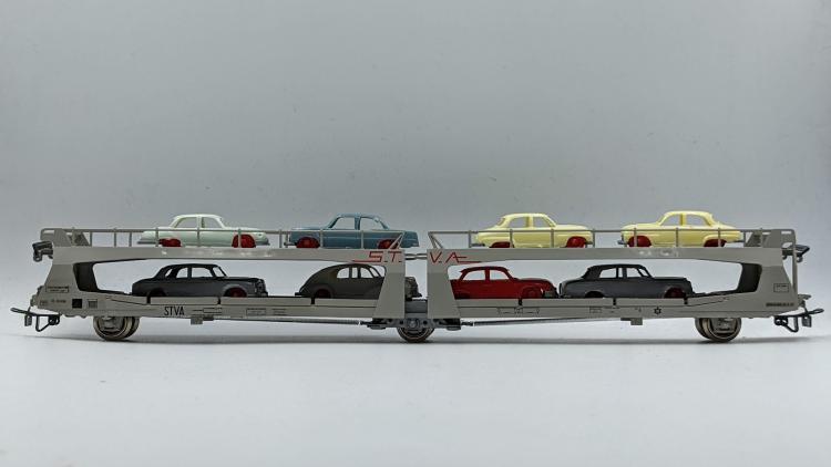 WAGON PORTE AUTOS STVA SNCF + 8 VOITURES SOUS CELLOPHANE