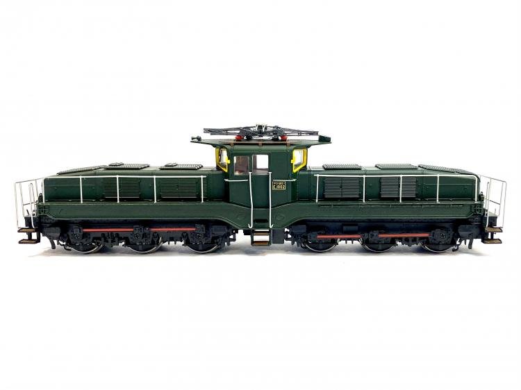 COFFRET DE 2 LOCOMOTIVES ELECTRIQUES MILLE PATTES E 1001/1002 DEPOT DE VIERZON/ORLEANS-LES AUBRAIS PO MIDI - EXCLUSIVITE PIERRE DOMINIQUE SERIE LIMITEE A 25 EXEMPLAIRES