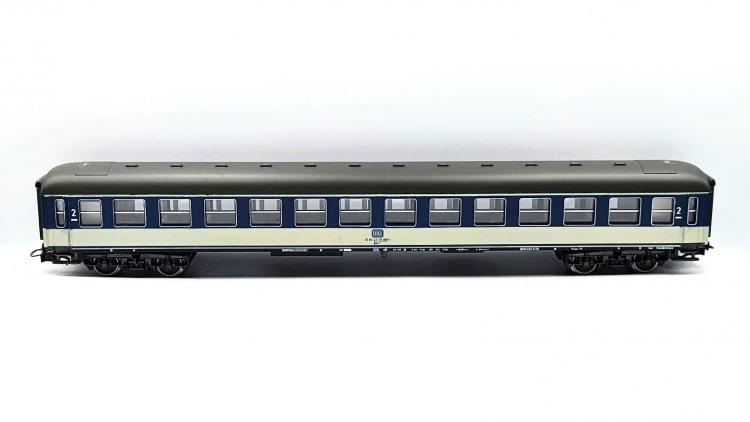 *PROMOS* - RAME DB 1°CL ET 2 °CL AVEC UN FOURGON BAGAGES
