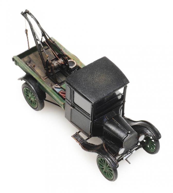 CAMION PORTEUR FORD MODEL TT DEPANEUSE NOIRE ET VERTE