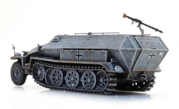 HALFTRACK VEHICULE DE TRANSPORT DE TROUPE Sd.Kfz 251/2 AVEC LANCEUR DE GRENADES CAMOUFLAGE D HIVER