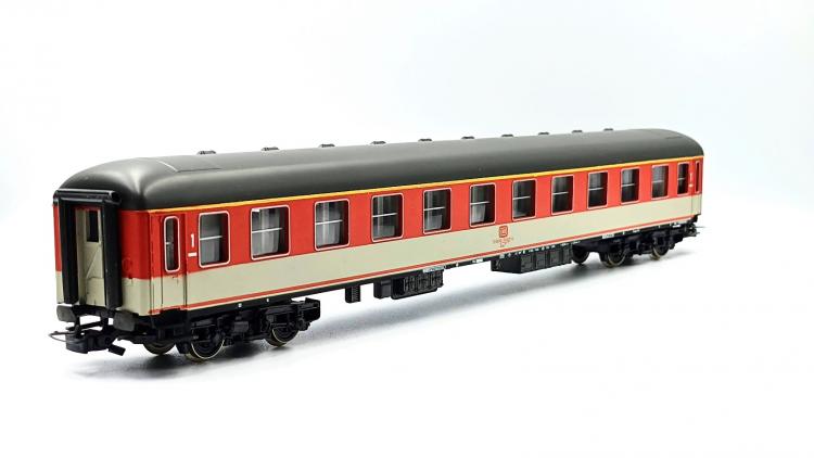 RAME DB 1°CL ET 2 °CL AVEC UN FOURGON BAGAGES