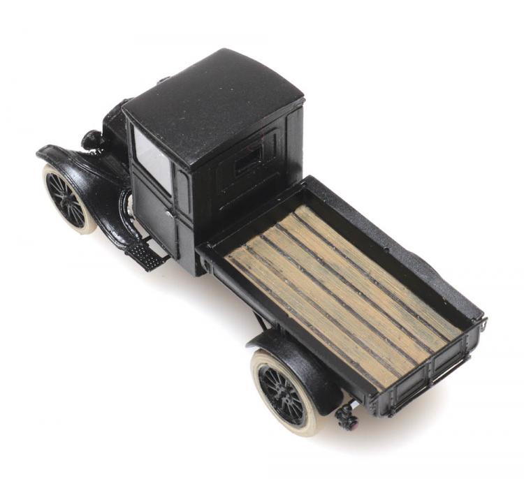 CAMION PORTEUR FORD MODEL TT A PLATEAU NOIR