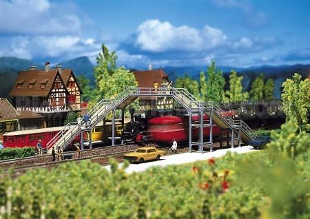 Passerelle Piétons FALLER - Accessoire De Modélisme Ferroviaire HO Pour Décoration De Réseau