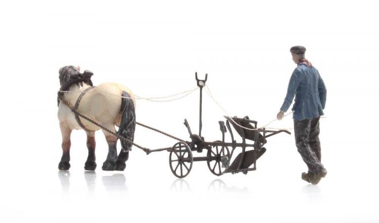 CHEVAL AVEC CHARRUE ET PAYSAN