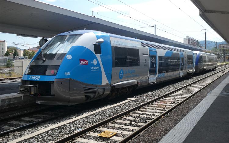 AUTORAIL DIESEL X 73500 LA REGION AUVERGNE RHONE ALPES SNCF - (A RESERVER)