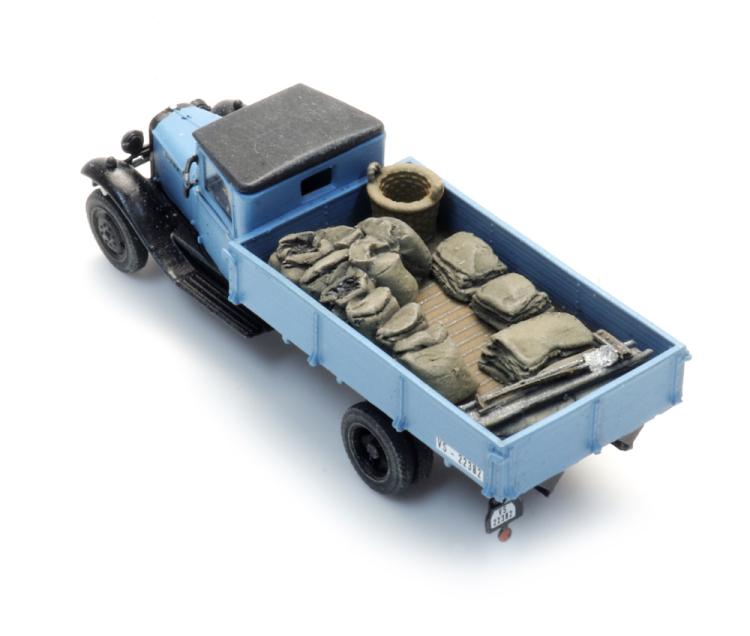 CHARGEMENT DE CAMION MARCHAND DE CHARBONS