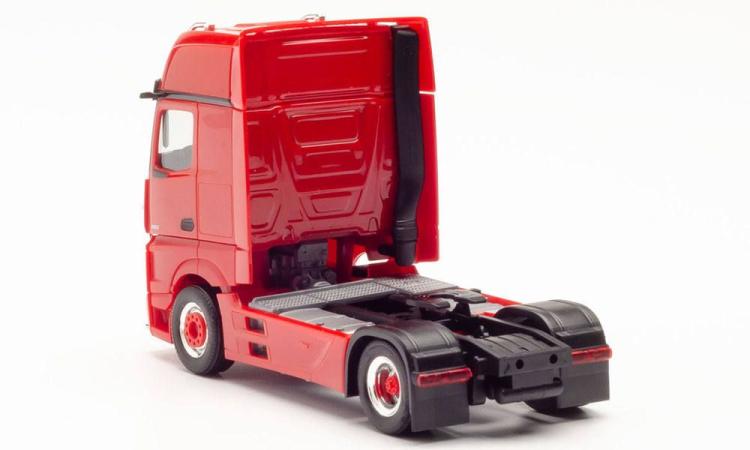 TRACTEUR MERCEDES BENZ MB ACTROS GIGASPACE A 2 ESSIEUX ROUGE AVEC PARE-BUFFLE ET RAMPE DE LAMPE SUR LE TOIT