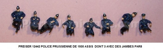 POLICE PRUSSIENNE DE 1930 ASSIS DONT 3 AVEC DES JAMBES PAR 8