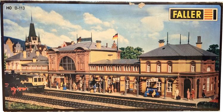 MAQUETTE GARE DE BONN - NEUF SOUS CELLOPHANE - BOITE DEFRAICHIE