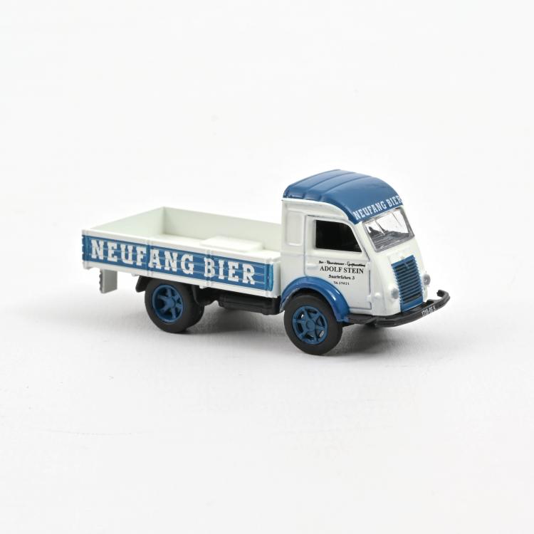 CAMION RENAULT GALION DE 2.5 t A PLATEAU ET RIDELLES BLANC ET BLEU DE 1963 NEUFANG BIER