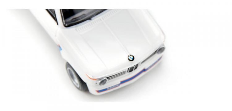 BERLINE DE COURSE BMW 2002 TURBO 2 PORTES BLANCHE DE 1968 À 1974