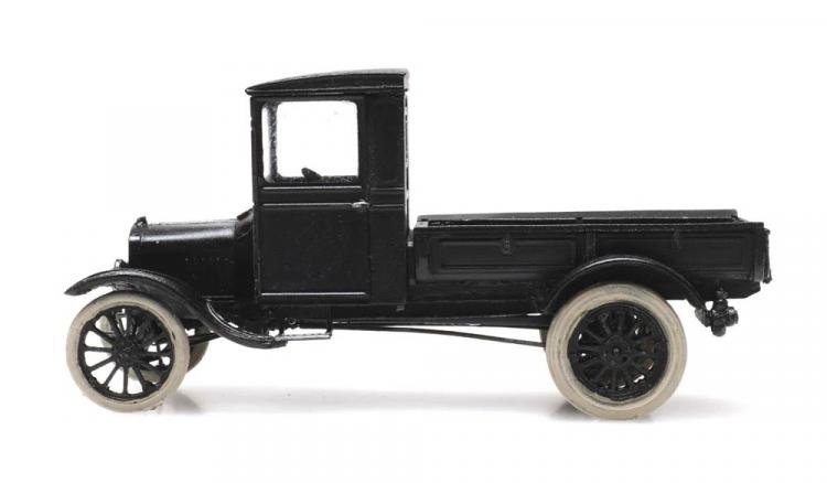 CAMION PORTEUR FORD MODEL TT A PLATEAU NOIR