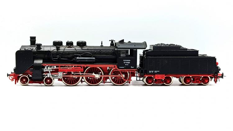 LOCOMOTIVE A VAPEUR BR17 - 171137 AVEC TENDER DB