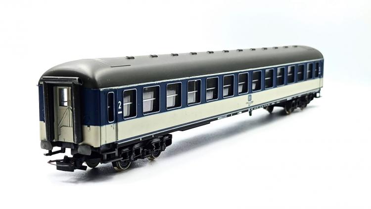 RAME DB 1°CL ET 2 °CL AVEC UN FOURGON BAGAGES