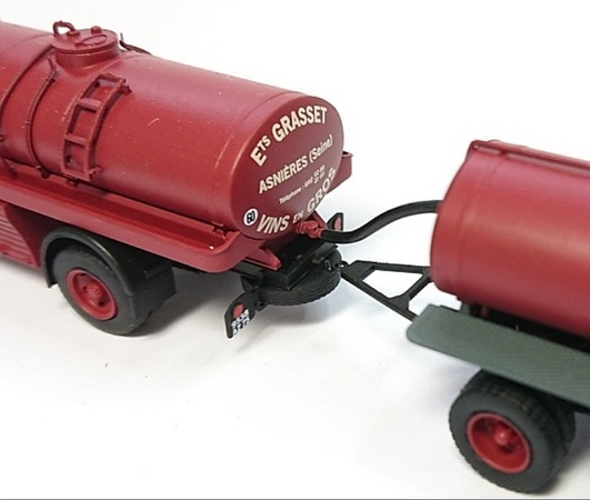 PANHARD MOVIC CITERNE A VIN AVEC REMORQUE ANCIENNE CALANDRE ROUGE FONCE ( Ets GRASSET VIN en GROS 