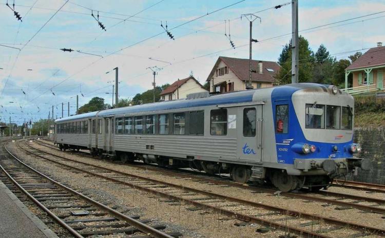AUTORAIL DIESEL EAD X 4500 BLEU ARGENT ter sncf mordernisation legere