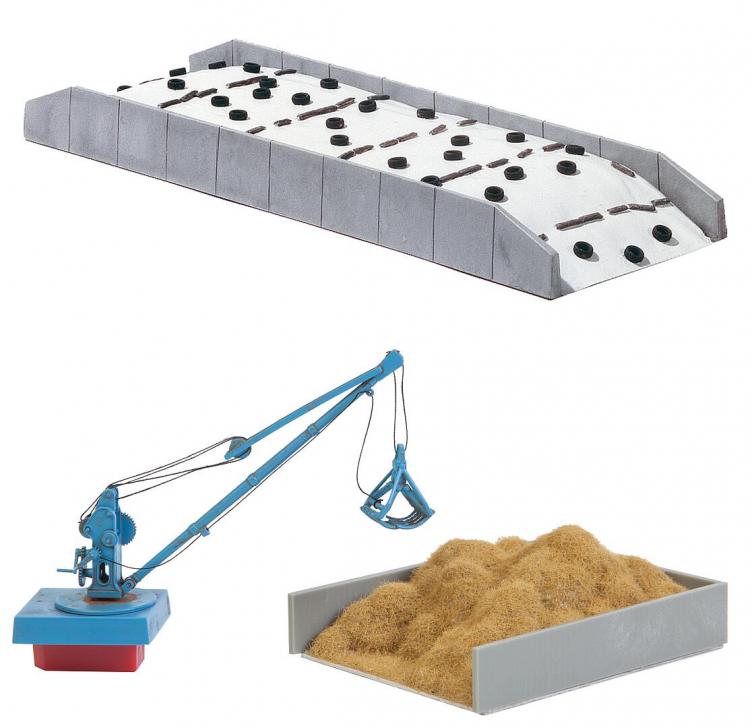 SILO COULOIR ET TAS DE FUMIER AVEC GRUE