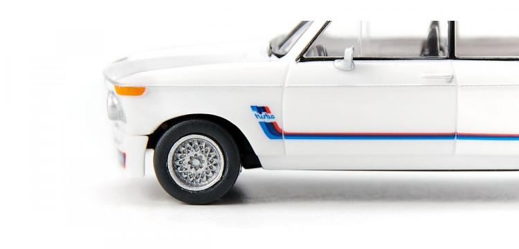 BERLINE DE COURSE BMW 2002 TURBO 2 PORTES BLANCHE DE 1968 Ã€ 1974
