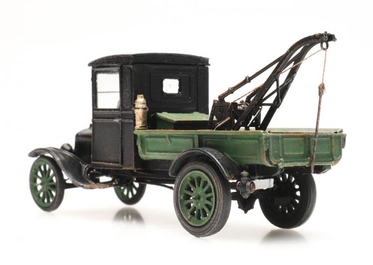 CAMION PORTEUR FORD MODEL TT DEPANEUSE NOIRE ET VERTE