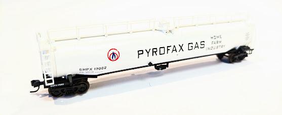 WAGON CITERNE 33 000 GALLON - PYROFAX GAS 17002
