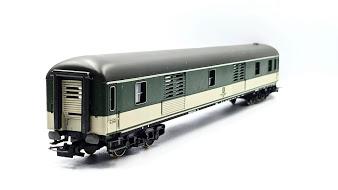 RAME DB 1°CL ET 2 °CL AVEC UN FOURGON BAGAGES