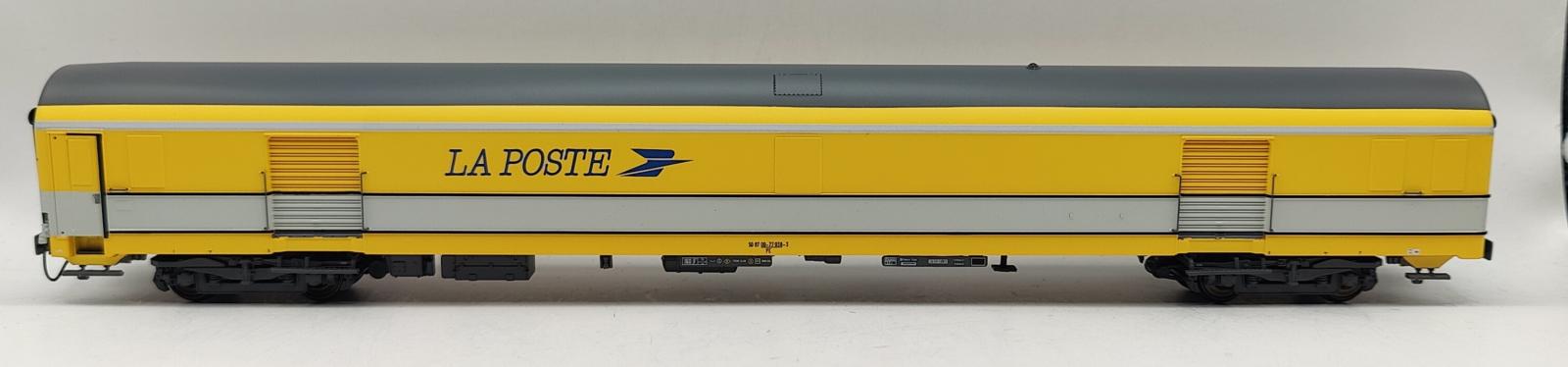 Vecteur de voiture postale jaune des années 1960 | Vecteur Premium