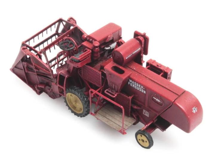 MOISSONNEUSE BATTEUSE MASSEY FERGUSON MF 830 ROUGE