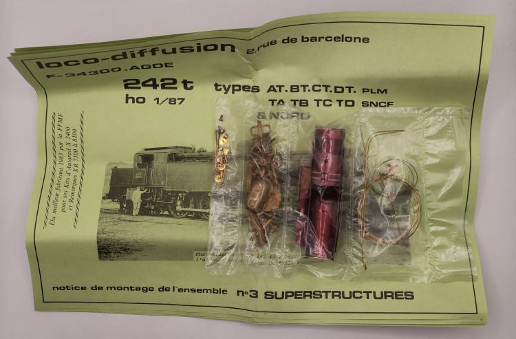 KIT A MONTER LOCOMOTIVE A VAPEUR 242 AT