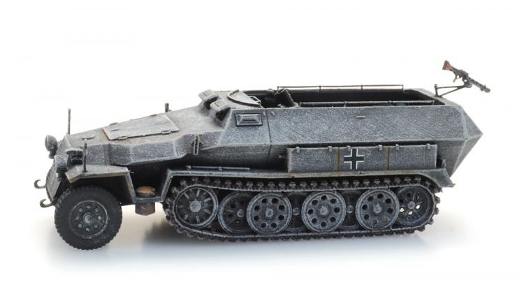 HALFTRACK VEHICULE DE TRANSPORT DE TROUPE Sd.Kfz 251/2 AVEC LANCEUR DE GRENADES CAMOUFLAGE D HIVER