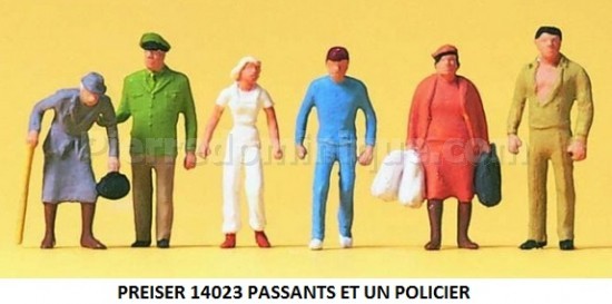PASSANTS ET UN POLICIER