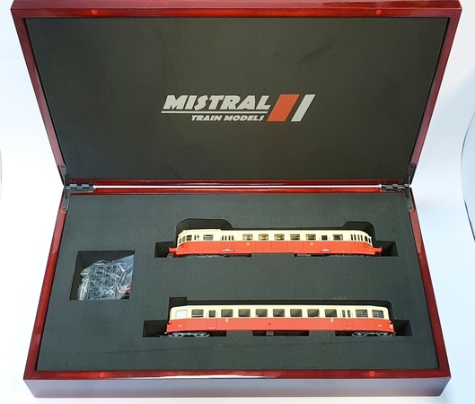 AUTORAIL VH IROQUOIS X2332 Toulouse + REMORQUE XR7207 SNCF 