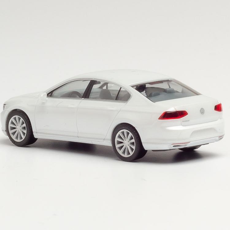 BERLINE TRICORPS 4 PORTES VW PASSAT (B8) BLANCHE DE 2015