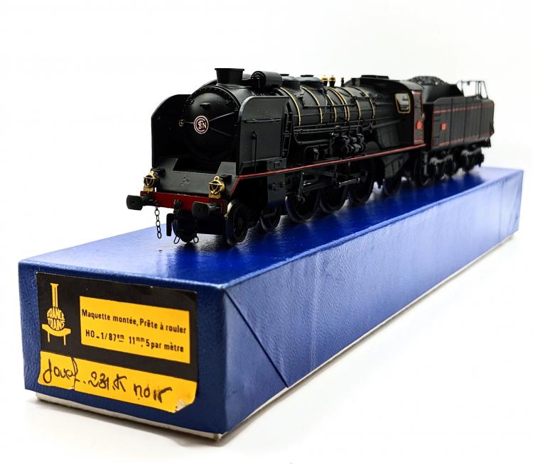 LOCOMOTIVE A VAPEUR 231K 82 NOIRE SNCF - BASE JOUEF CHAMPAGNOLE