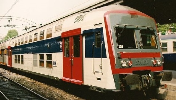 SET 4 VB2N ILE DE FRANCE SNCF (VERSION ECLAIREE) + VOITURE VOYAGEURS VB2N ILE DE FRANCE 2°CL SNCF (VERSION ECLAIREE) - EXCLUSIVITE PIERRE DOMINIQUE