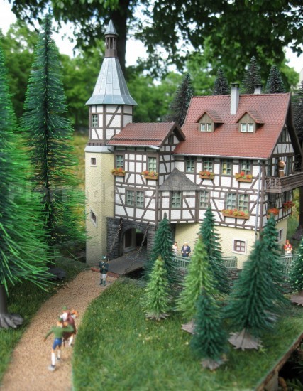 MANOIR