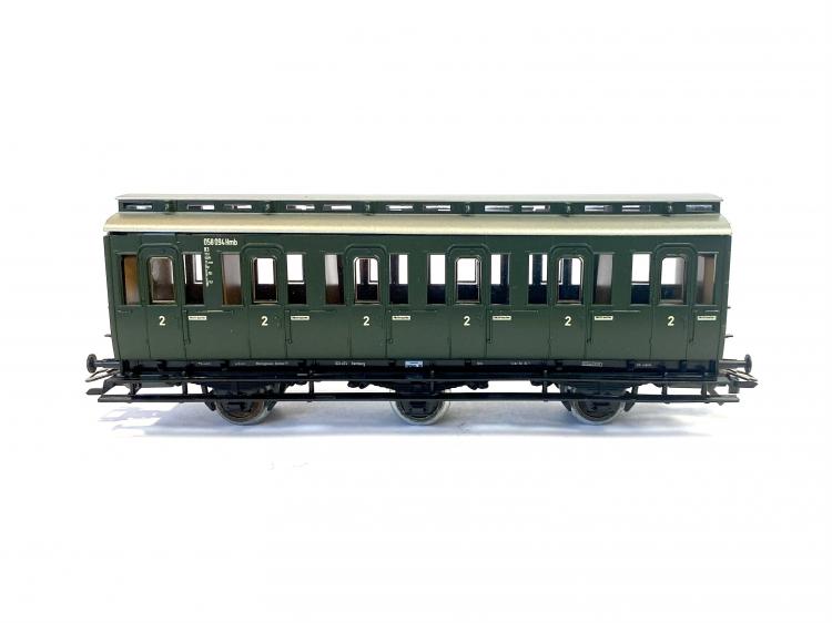 LOT DE 8 VOITURES VOYAGEURS A 3 ESSIEUX DE LA DB