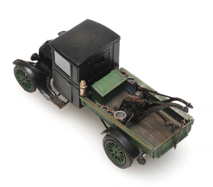 CAMION PORTEUR FORD MODEL TT DEPANEUSE NOIRE ET VERTE