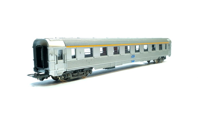 VOITURE VOYAGEURS DEV INOX N°5187 18 87 816-9 1°CL SNCF - SOUS CELLOPHANE